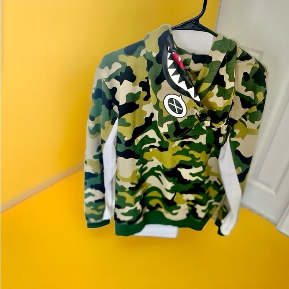BAWS HOODIE 🧥 - Picture 2 of 3